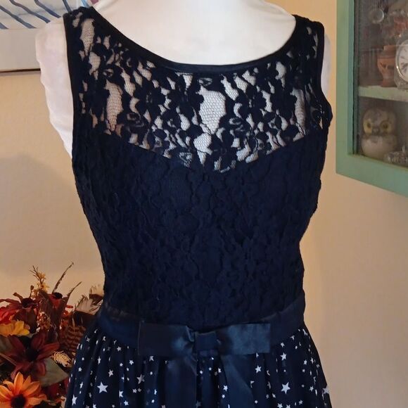 B. SMART Dress - Picture 2 of 13